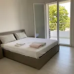 Nuovo Appartamento Con Terrazzo E Piscina