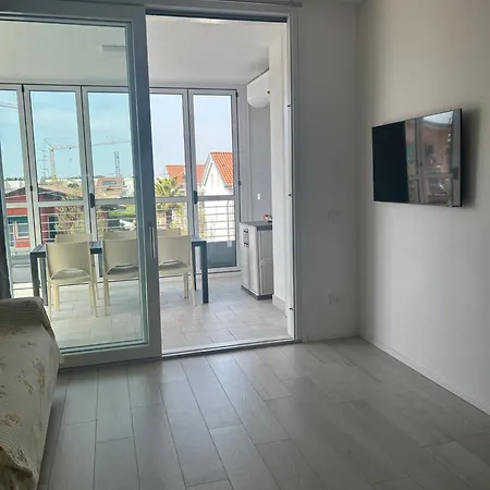 Nuovo Con Terrazzo E Piscina *