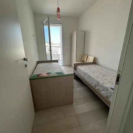 Nuovo Con Terrazzo E Piscina Lido di Jesolo