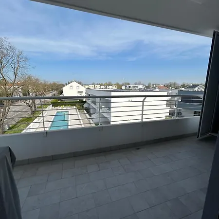 Nuovo Con Terrazzo E Piscina * Lido di Jesolo