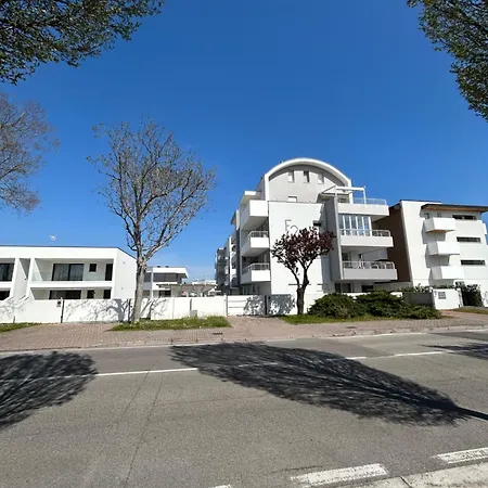 Nuovo Con Terrazzo E Piscina * Lido di Jesolo